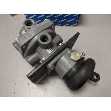 Кран 100-3514008 тормозной 2-х секционный (АО ПТЗ) Кран 100-3514008 тормозной 2-х секционный (АО ПТЗ)