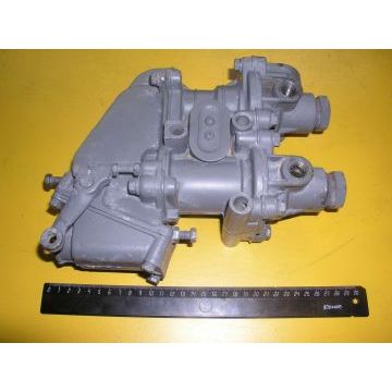 Кран 700.35.00.090 главный тормозной Кран 700.35.00.090 главный тормозной